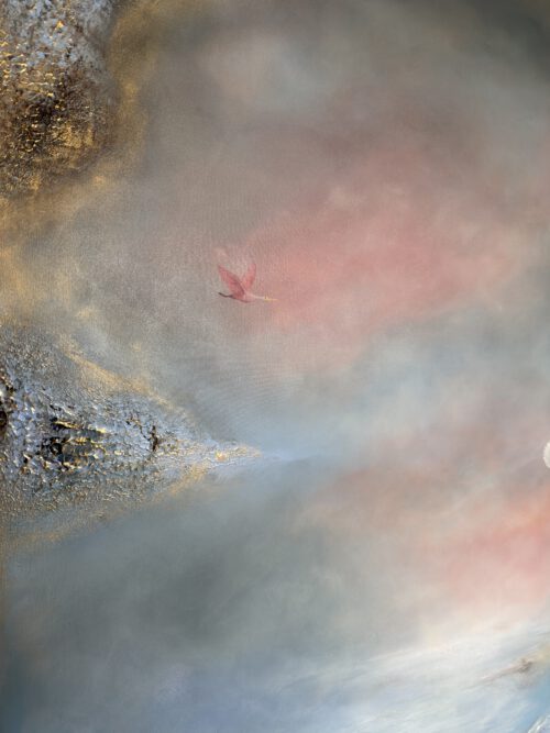 Jag har alltid älskat textur – det är där mina händer trivs som bäst. I mitt arbete använder jag främst akrylfärg, ofta kombinerat med guldblad och ibland texturerad pasta för att skapa djup och taktil känsla.