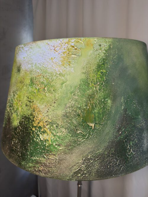 Handmålad semiabstrakt lampskärm 60 cm i diameter 32 cm höjd