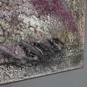 Semiabstrakt tavla i rosa färger med texturerad yta